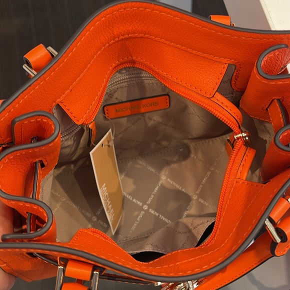 Michael Kors Hamilton Small Satchel Shoulder Crossbody Bag
Poppy COLOR
NWT - Picture 5 of 16